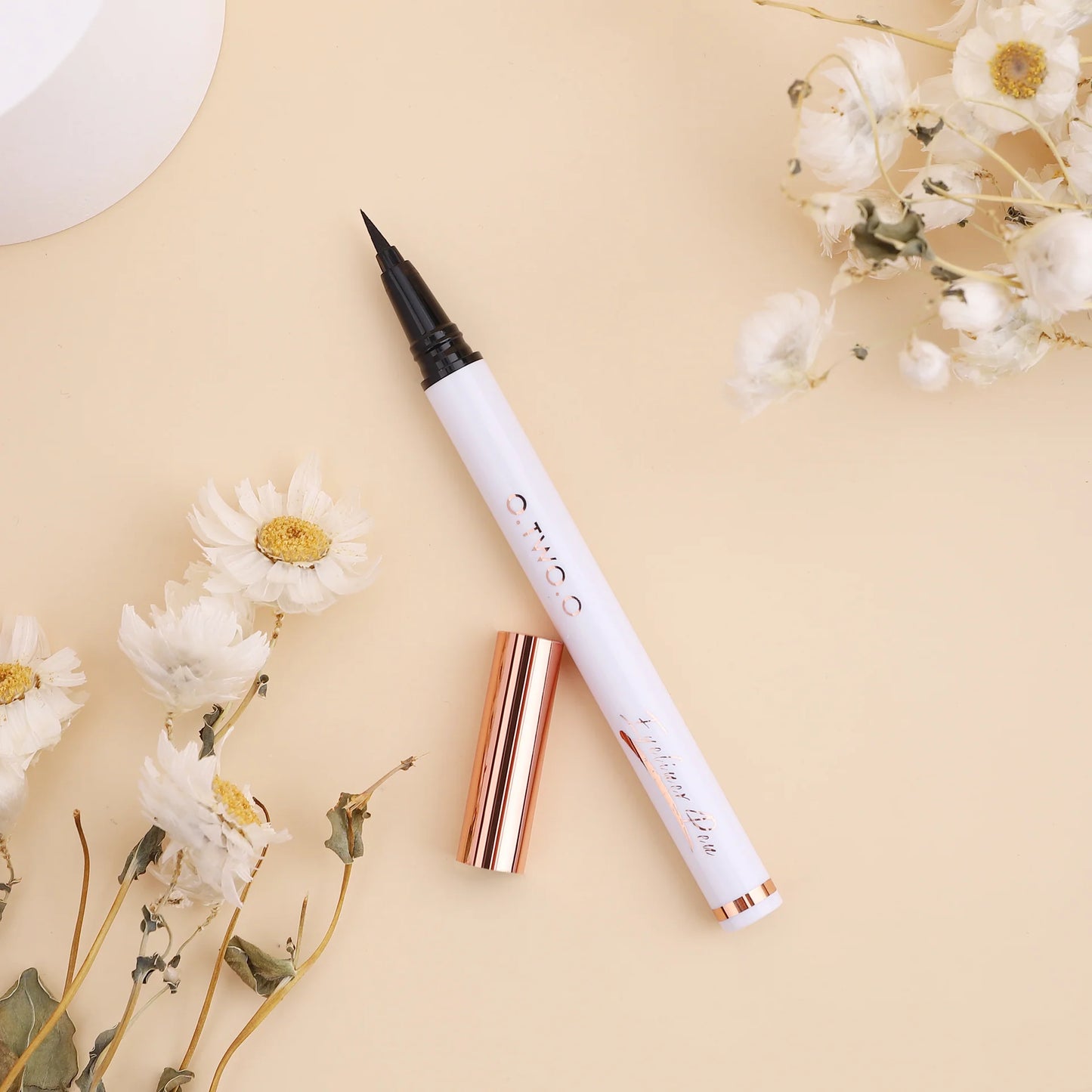 O.TWO.O Delicate Waterproof Eyeliner