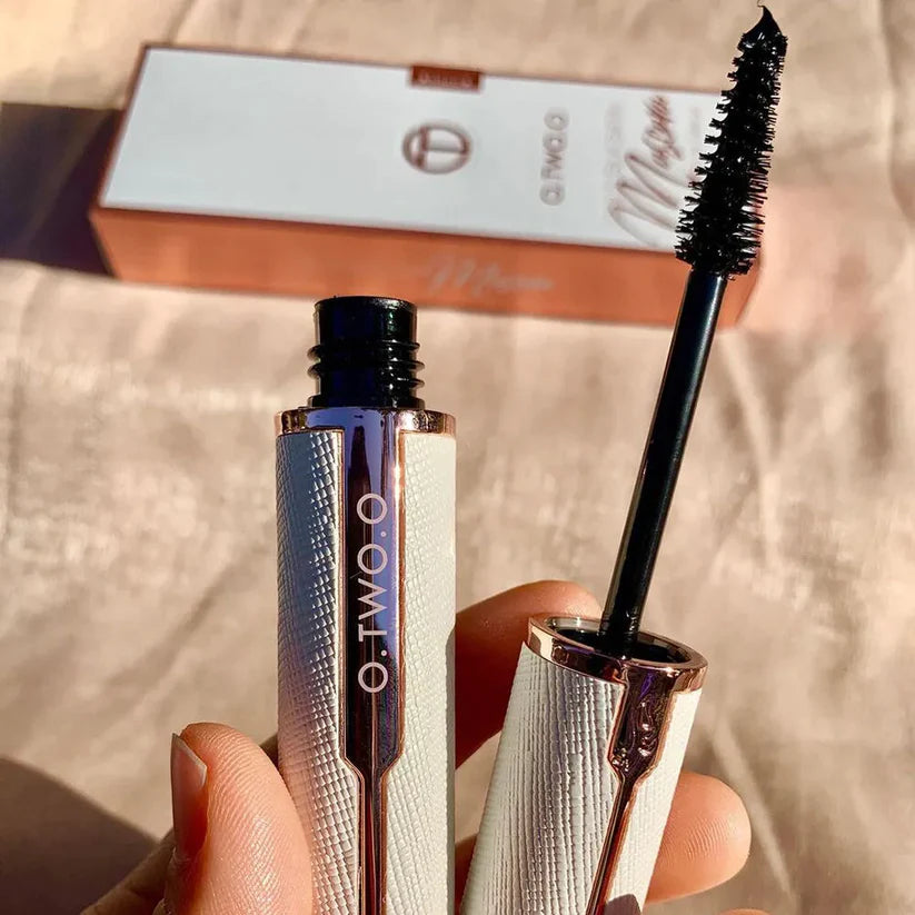 O.TWO.O Gold Silk Satin Mascara