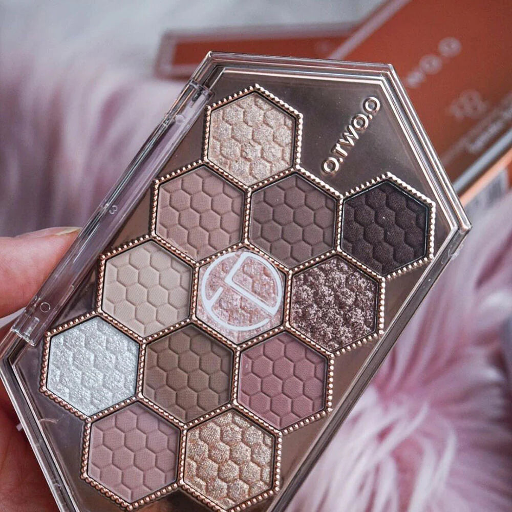 O.TWO.O 12 Colors Honeycomb Diamond Eye Shadow Palette